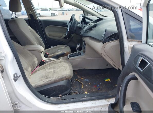 3FADP4BJ4GM130578 2016 FORD FIESTA Белый Вид салона спереди