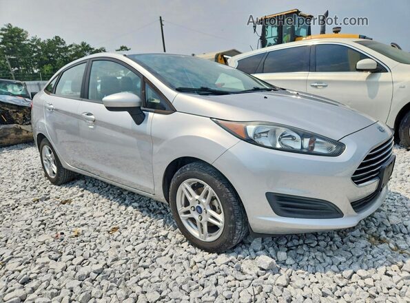 3FADP4BJ4HM158639 2017 FORD FIESTA Silver Front right