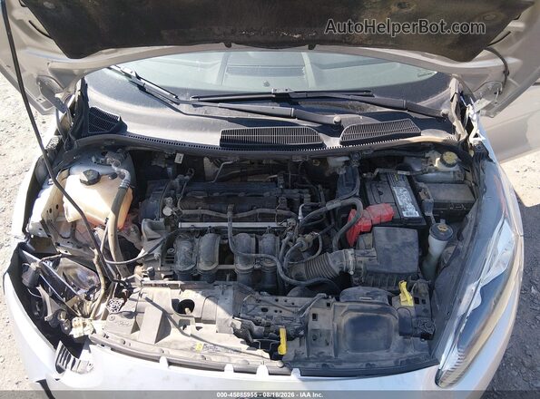 3FADP4BJ4JM104246 2018 FORD FIESTA Silver Вид ззаду