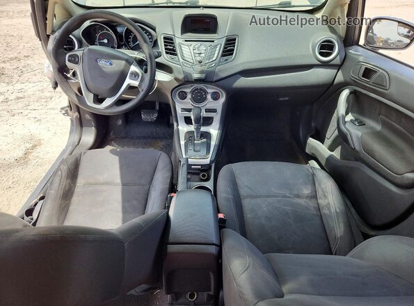 3FADP4BJ7JM115533 2018 FORD FIESTA Серый Вид панели приборов