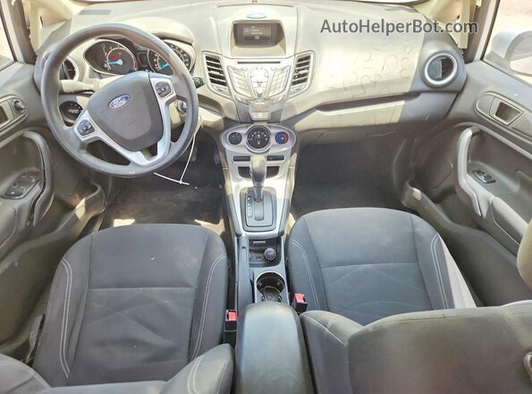 3FADP4BJ8JM130171 2018 FORD FIESTA Белый Вид панели приборов