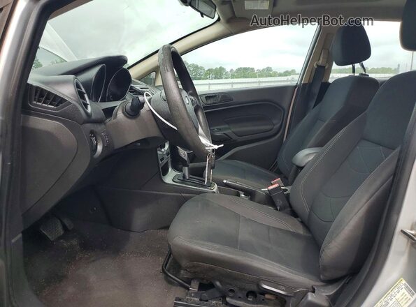 3FADP4BJ9JM108244 2018 FORD FIESTA Silver Vista interior delantera