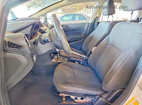 3FADP4BJ9KM121819 2019 FORD FIESTA White Widok wnętrza z przodu