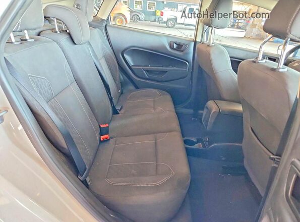 3FADP4BJ9KM121819 2019 FORD FIESTA White Widok tylnych siedzeń