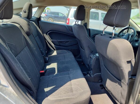 3FADP4BJXHM158063 2017 FORD FIESTA Silver Vista de los asientos traseros