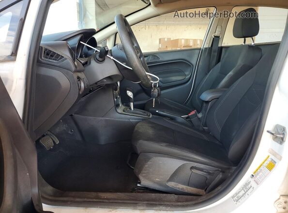 3FADP4EJ0HM137900 2017 FORD FIESTA White წინა სალონის ხედი
