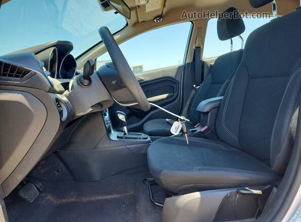 3FADP4EJ1HM158657 2017 FORD FIESTA Silver Սալոնի դիմացի տեսք