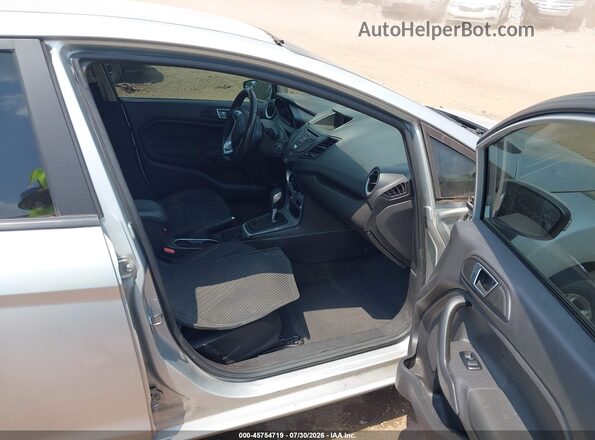 3FADP4EJ3GM113024 2016 FORD FIESTA Серебряный Вид салона спереди