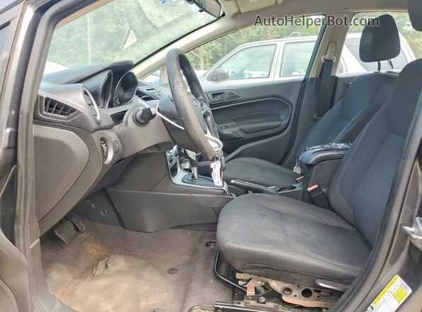 3FADP4EJ3JM122779 2018 FORD FIESTA Серебряный Вид салона спереди