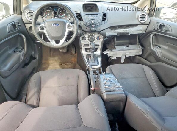 3FADP4EJ3JM122779 2018 FORD FIESTA Серебряный Вид панели приборов