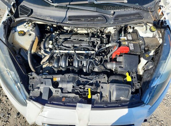 3FADP4EJ4JM108180 2018 FORD FIESTA White Widok wnętrza z tyłu
