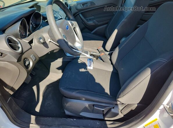 3FADP4EJ4KM122078 2019 FORD FIESTA Белый Вид салона спереди
