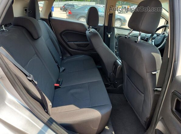 3FADP4EJ6HM114766 2017 FORD FIESTA Silver Widok tylnych siedzeń