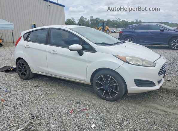 3FADP4EJ6JM133520 2018 FORD FIESTA Белый Передняя правая четверть