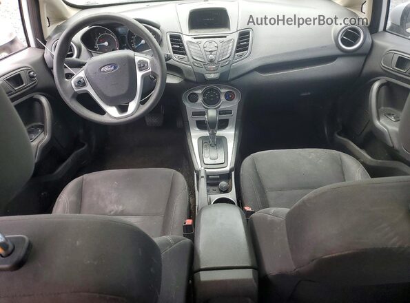 3FADP4EJ6JM133520 2018 FORD FIESTA Белый Вид панели приборов