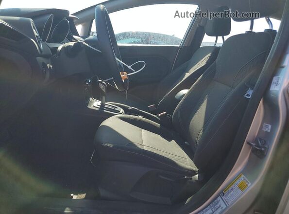3FADP4EJ8KM144049 2019 FORD FIESTA Серебряный Вид салона спереди