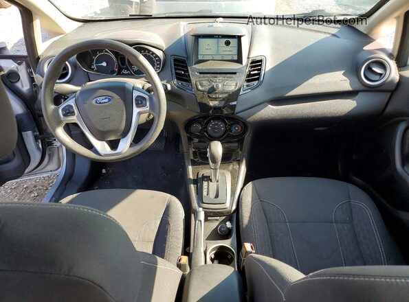 3FADP4EJ8KM144049 2019 FORD FIESTA Серебряный Вид панели приборов