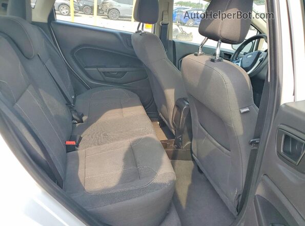 3FADP4EJXKM106404 2019 FORD FIESTA Белый Вид задней части салона
