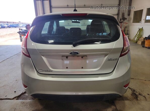 3FADP4TJ5GM136419 2016 FORD FIESTA Серебряный Вид салона спереди