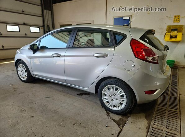3FADP4TJ5GM136419 2016 FORD FIESTA Серебряный Задняя правая четверть