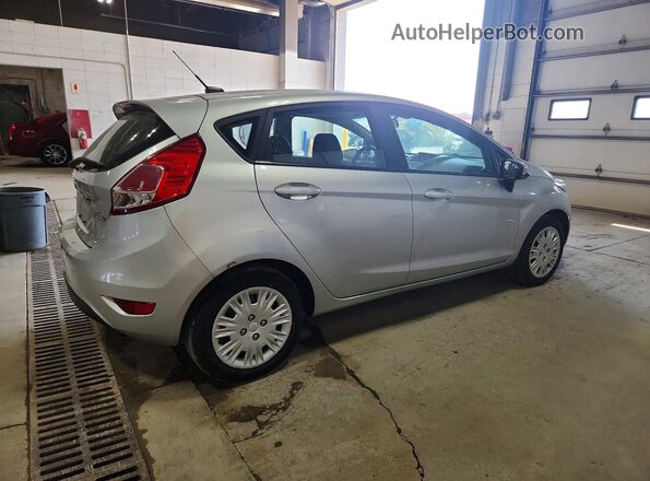 3FADP4TJ5GM136419 2016 FORD FIESTA Серебряный Передняя правая четверть