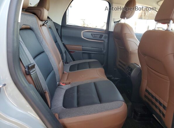 3FMCR9C64RRE92791 2024 FORD BRONCO Gray Widok tylnych siedzeń