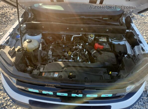 3FMCR9C67NRD36657 2022 FORD BRONCO White Vista del compartimento del motor