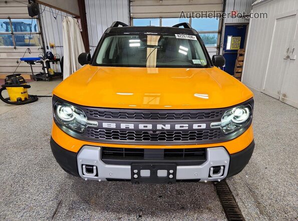 3FMCR9DA0TRE28127 2026 FORD BRONCO Оранжевый Вид спереди
