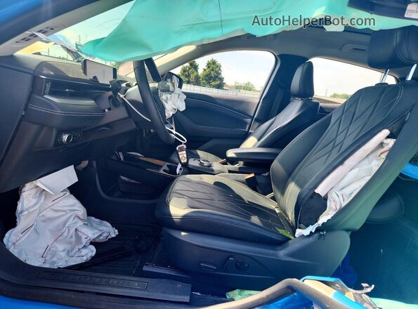 3FMTK2R75NMA20019 2022 FORD MUSTANG Blue Front interior view