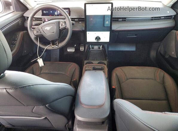 3FMTK3R78SMA50021 2025 FORD MUSTANG Белый Вид панели приборов