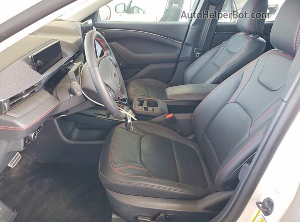 3FMTK3R78SMA50021 2025 FORD MUSTANG Белый Вид салона спереди