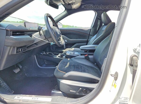 3FMTK4SE4PMA45369 2023 FORD MUSTANG Белый Вид салона спереди