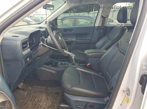 3FTCW8TA5SRB08955 2025 FORD MAVERICK White Widok wnętrza z przodu