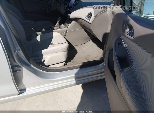 3G1BE6SM3HS559570 2017 CHEVROLET CRUZE Silver Widok wnętrza z przodu