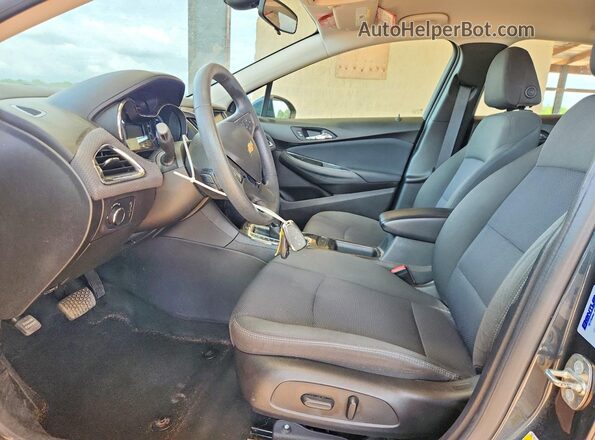 3G1BE6SM4JS595855 2018 CHEVROLET CRUZE Charcoal Вид салону спереду