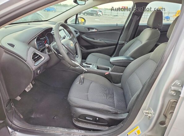 3G1BE6SM6JS619170 2018 CHEVROLET CRUZE Silver Front interior view