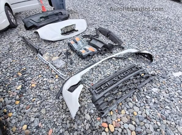 3GCNAAEK7TG225924 2026 CHEVROLET SILVERADO White ძრავის განყოფილების ხედი