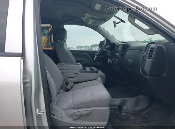 3GCPCNEH9JG432701 2018 CHEVROLET SILVERADO Серебряный Вид салона спереди