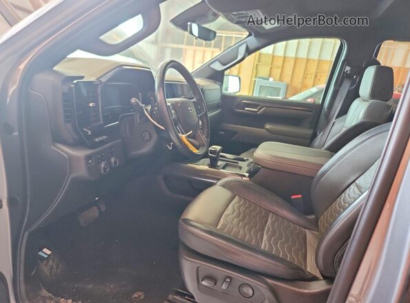 3GCUDHE80RG163582 2024 CHEVROLET SILVERADO Silver წინა სალონის ხედი