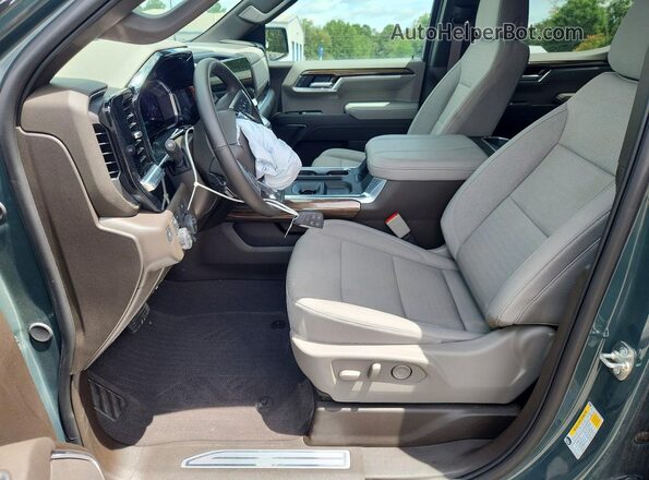 3GCUKFED0TG188299 2026 CHEVROLET SILVERADO Blue წინა სალონის ხედი