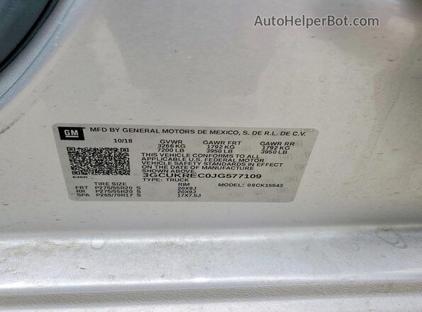3GCUKREC0JG577109 2018 CHEVROLET 1500 Silver Widok komory silnika