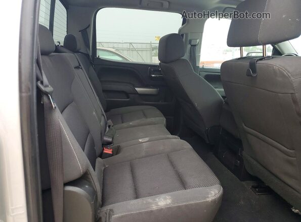 3GCUKREC0JG577109 2018 CHEVROLET 1500 Silver Widok tylnych siedzeń