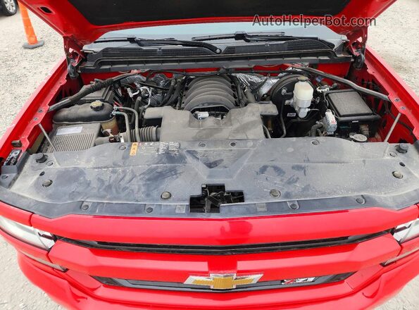 3GCUKREC1JG191539 2018 CHEVROLET SILVERADO Красный Вид задней части салона