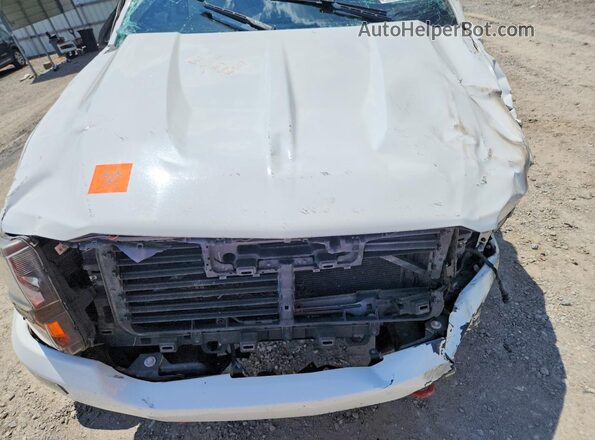 3GCUKREC3JG308232 2018 CHEVROLET SILVERADO White Widok wnętrza z tyłu