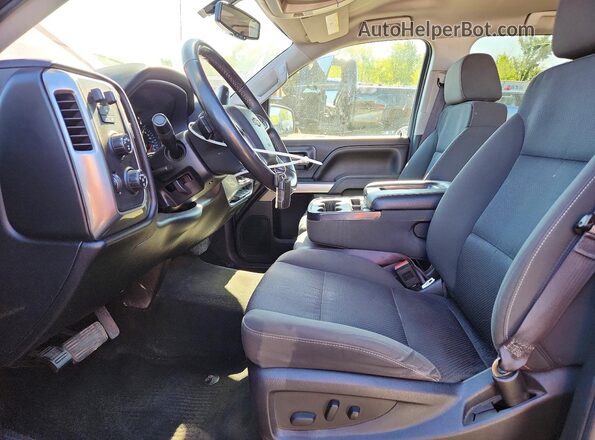 3GCUKREC6HG162760 2017 CHEVROLET SILVERADO Красный Вид салона спереди