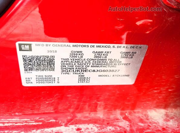 3GCUKREC8JG603827 2018 CHEVROLET SILVERADO Red Vista del compartimento del motor