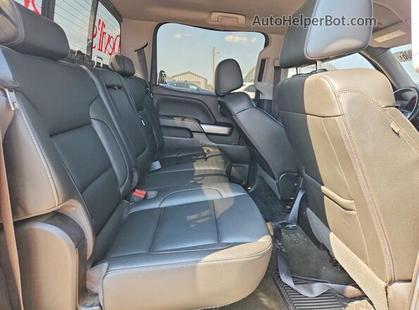 3GCUKRECXJG377239 2018 CHEVROLET SILVERADO Silver Vista de los asientos traseros