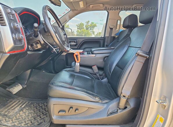 3GCUKRECXJG377239 2018 CHEVROLET SILVERADO Silver Vista interior delantera