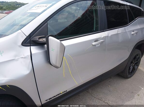 3GKALTEV7NL268396 2022 GMC TERRAIN Silver Widok z przodu