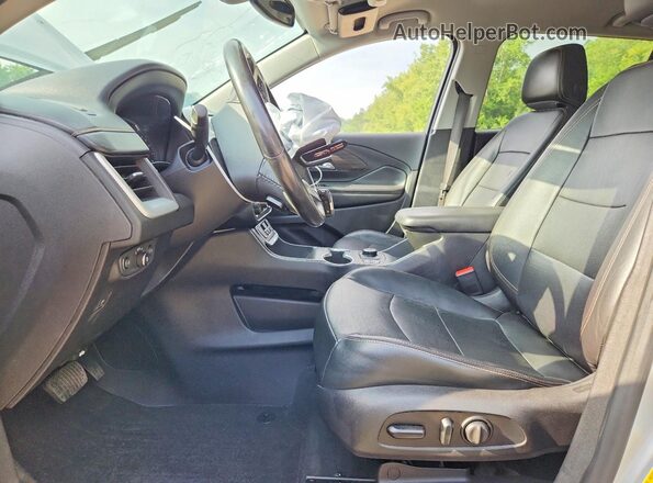 3GKALVEV5JL261565 2018 GMC TERRAIN Silver Вид салону спереду